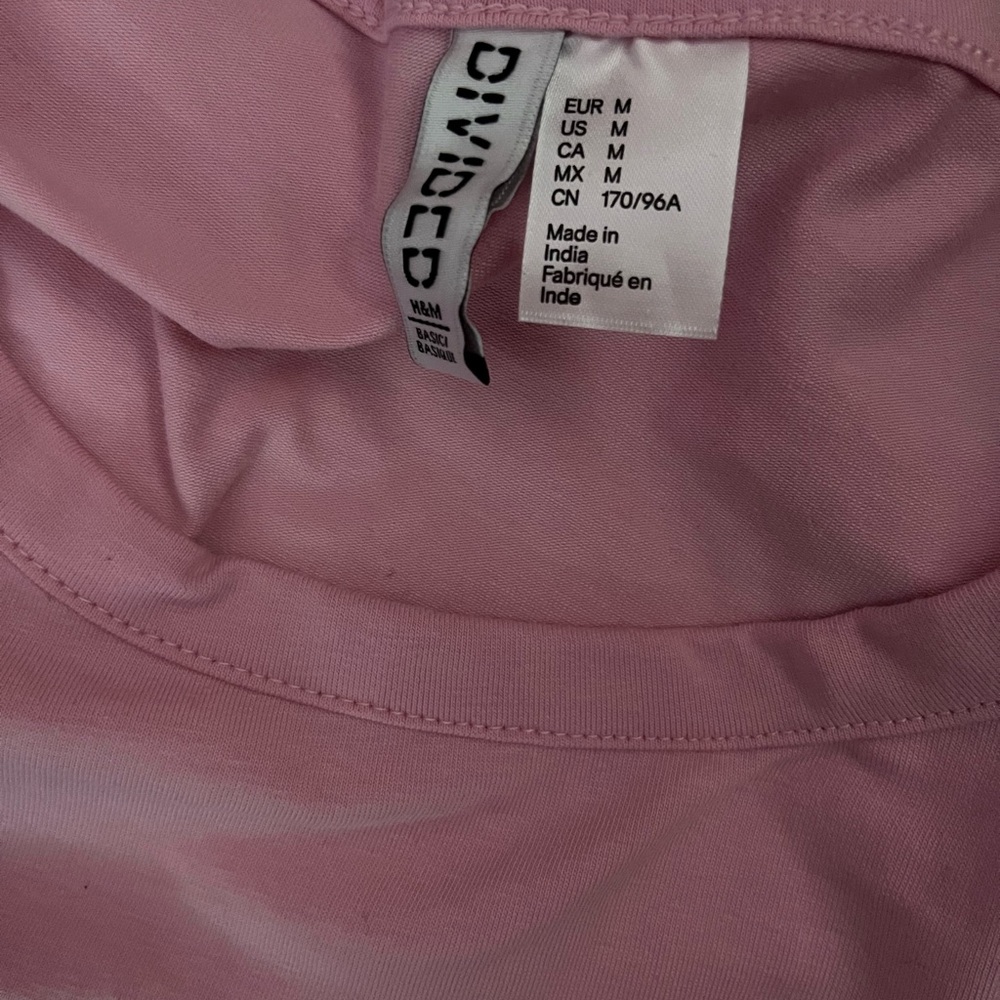 H&M• Crop Top - Picture 2 of 3